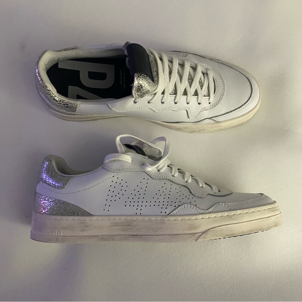 P448 Bali White Sneakers Tennis Shoes Classic Wmn’s‎ 10 Metallic EUC - Picture 2 of 10